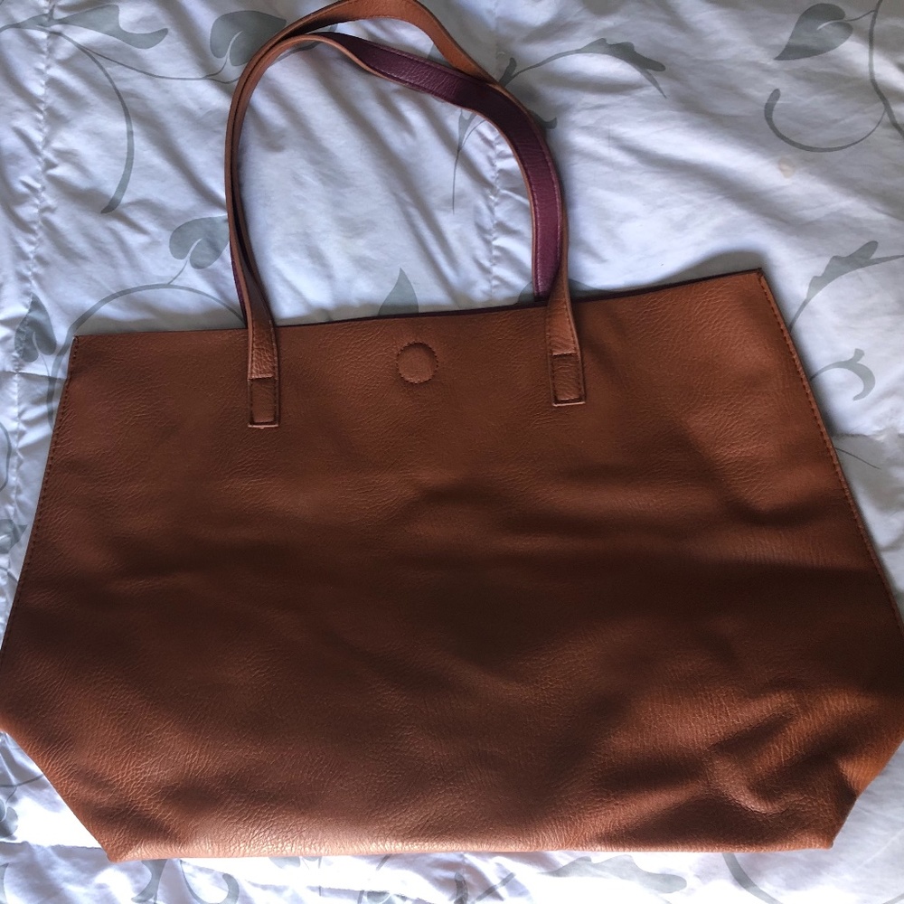 Reversible tote